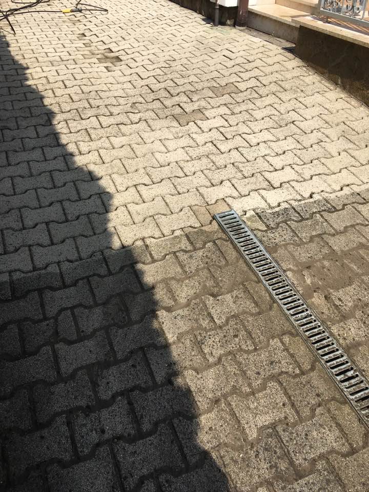 Akarattyai udvar térköve a magasnyomású mosás után
